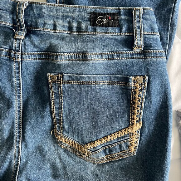 Earl Jeans Women’s Size 8 Slim Fit Bootcut Blue Denim with Embroidered Pockets - Picture 2 of 9